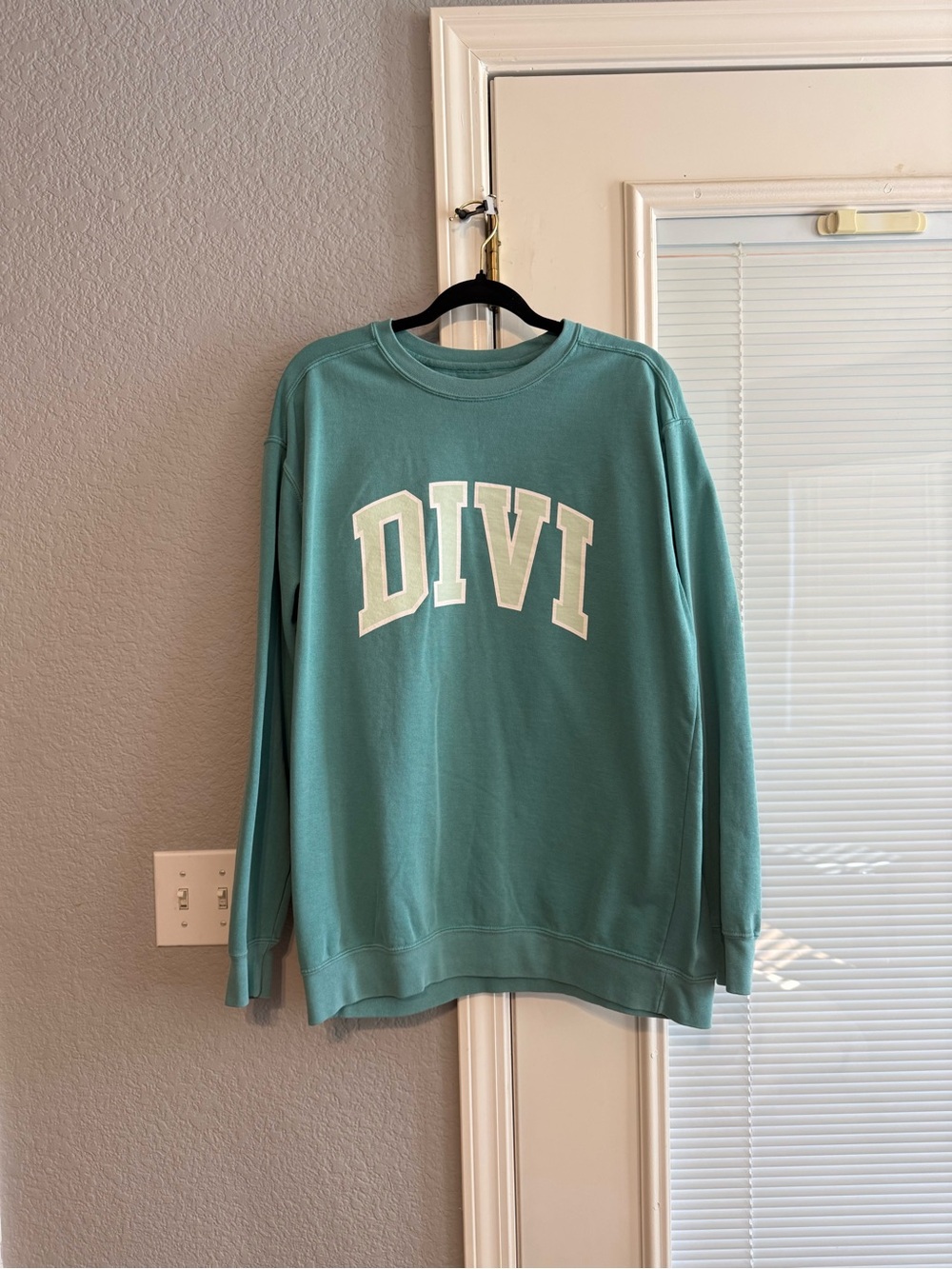Divi Crewneck Size L